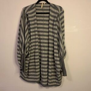 Robbi & Nikki Dolan Sleeve Striped Open Front Cardigan